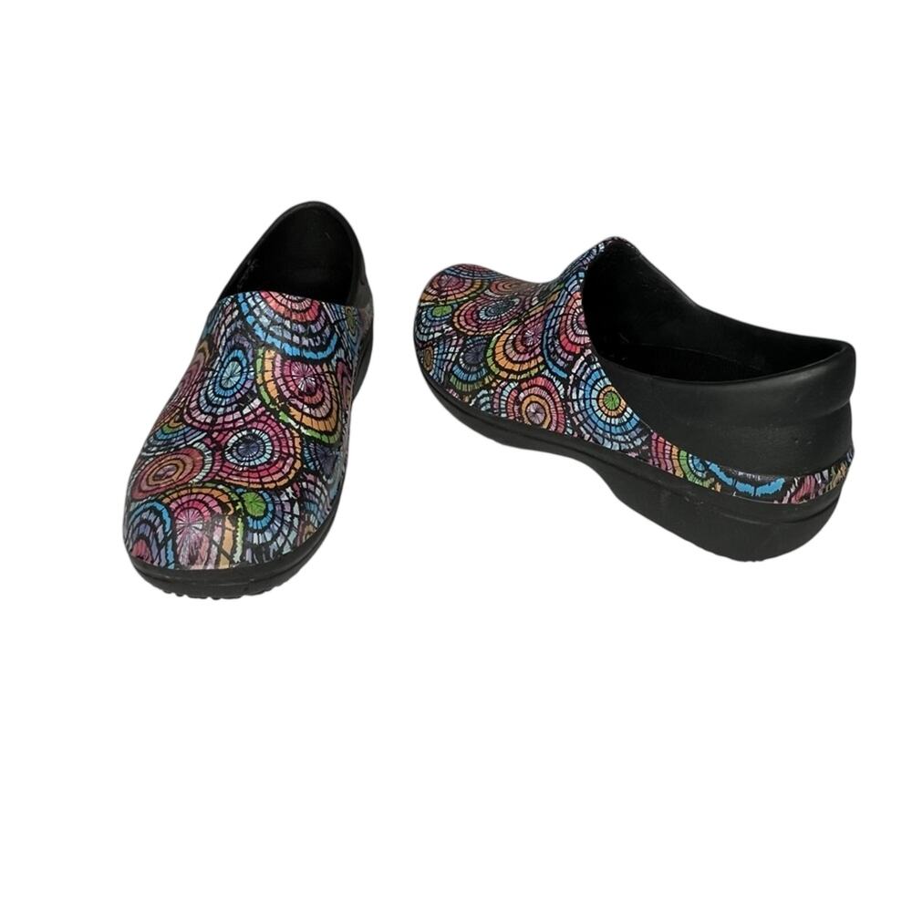 Crocs Neria Pro Graphic Clogs Slip Resistant Size 8 Rainbow Casual Comfort - Picture 2 of 16